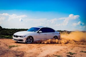 Top 10 des pièces auto à vérifier avant un long trajet